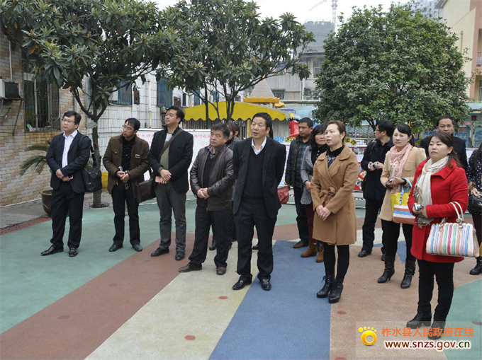 李均良就我县学前教育发展有关问题做了重要讲话,他分析了我县幼儿园