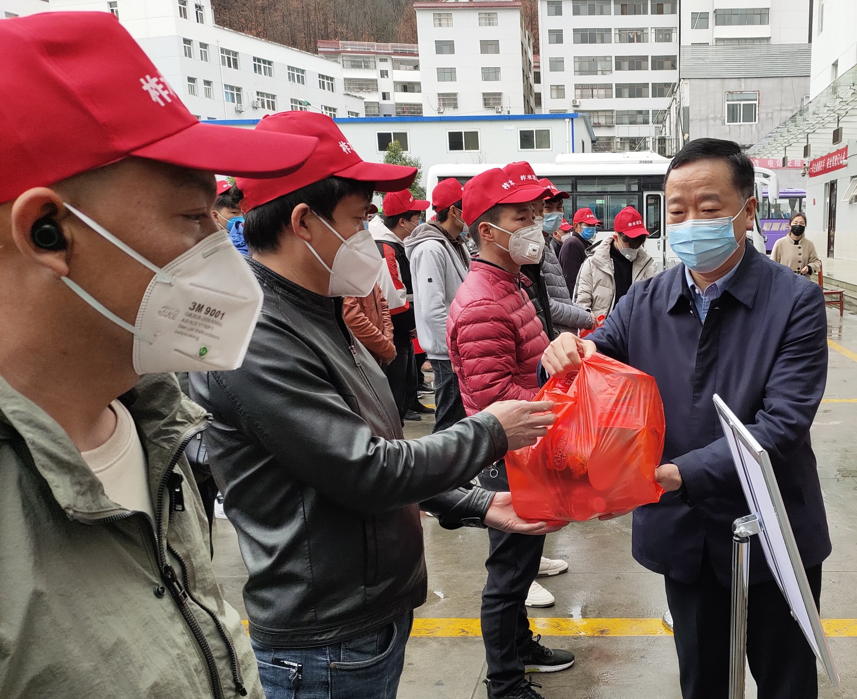 柞水县“点对点”输送第六批农民工赴外省务工