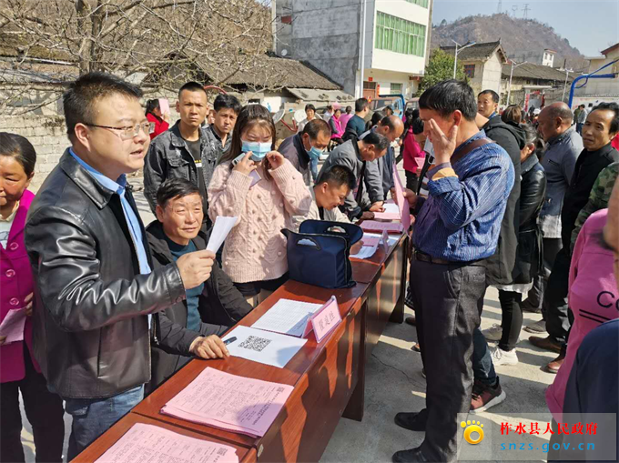 曹坪镇举行大型春季就业岗位推介会